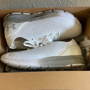 NIB womens under armour 11